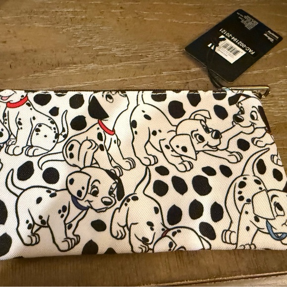 Disney x Loungefly 101 Dalmatians Nylon Zip Pouch NWT - Picture 6 of 10